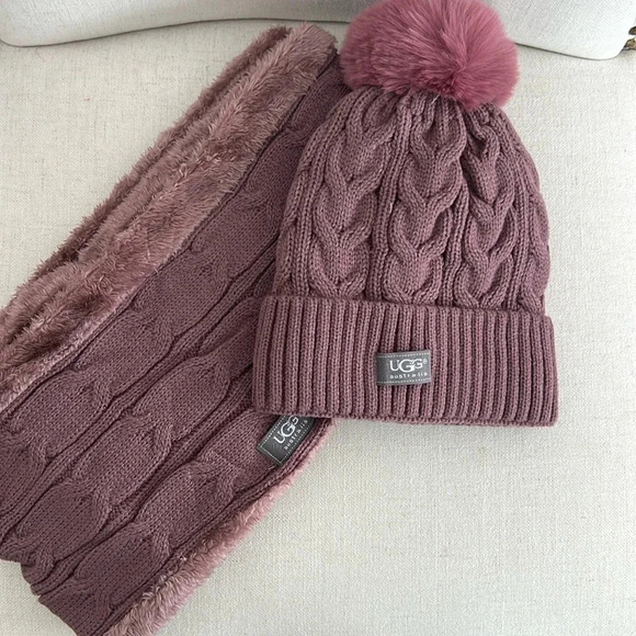 UGG purple/taupe cable-knit hat and infinity scarf. - Picture 1 of 2